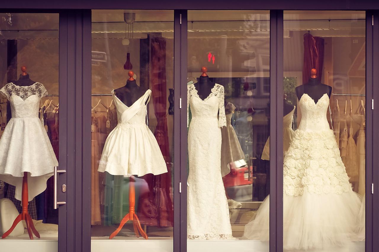 Romantyczny ślub w stylu retro – jaką suknię wybrać?
