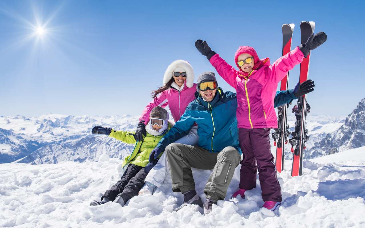 Wyjazd na narty – pomysł na aktywny wypoczynek dla całej rodziny