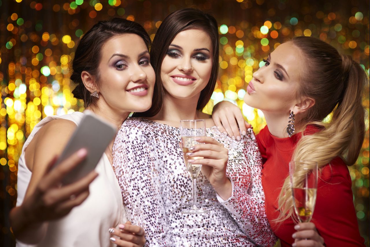 Imprezy okolicznościowe – o co należy zadbać, aby goście dobrze się bawili?