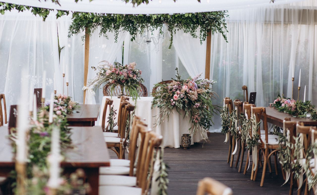 Wystrój sali weselnej – jak nadać jej odpowiedni klimat?