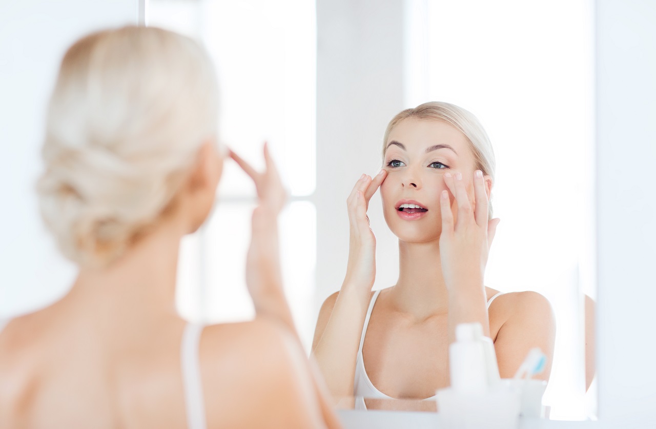 Jak zadbać o wrażliwą skórę pod oczami?