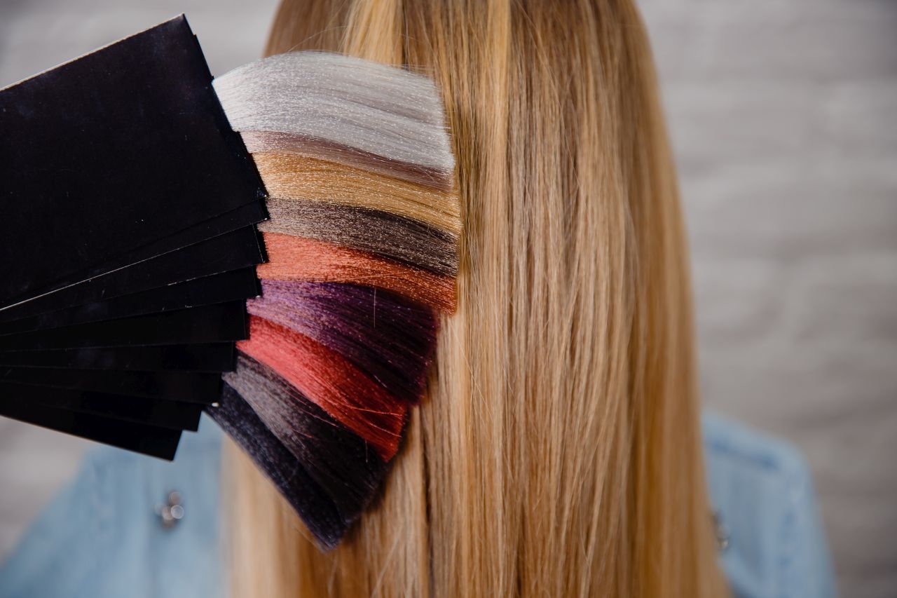 Włosy – jak dobrze je farbować?